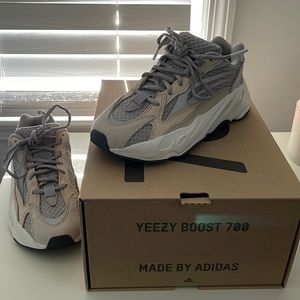 Yeezy Boost 700 V2 Cream